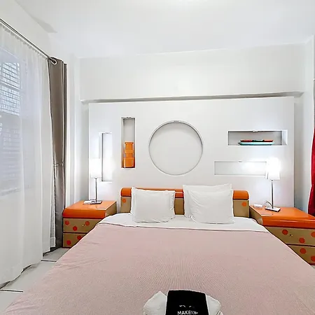 Your Sunny Stay A Getaway In A Classic Miami Beach Building Just One Minute To The Sand Ideal For Groups And Couples